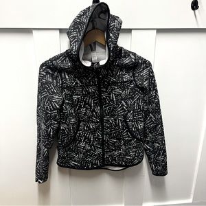 Ivivva black/white girls size 12 zip up sweater‎